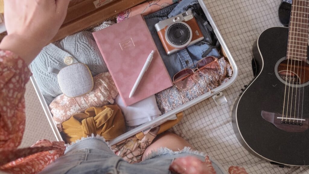 perlengkapan traveling